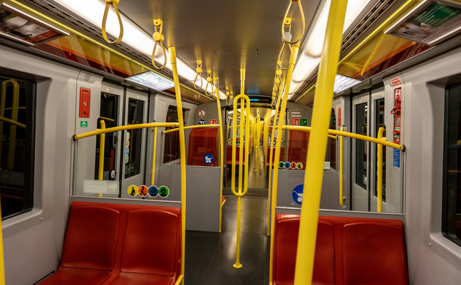 Bild zeigt eine Wiener U-Bahn von innen